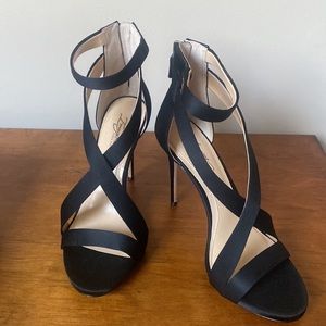IM Devin Vince Camuto black matte heels